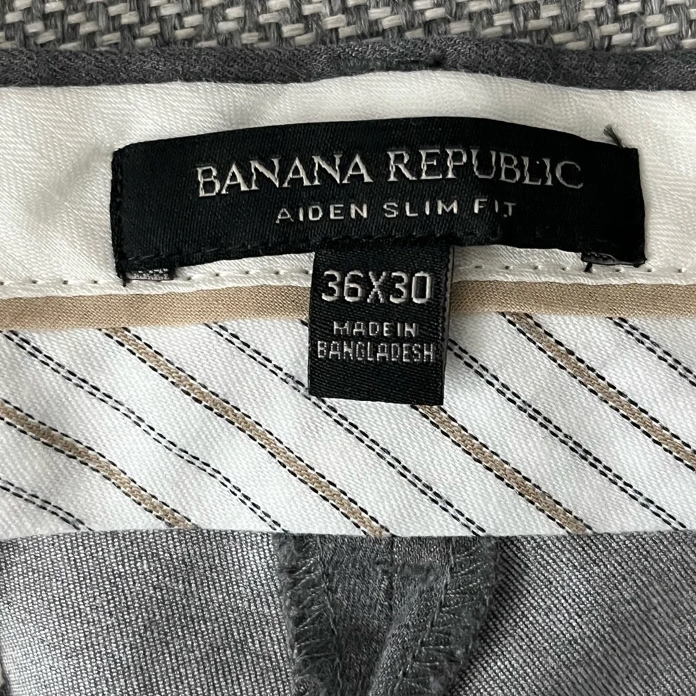 Banana Republic chinos Aiden slim fit  size 36 x 30